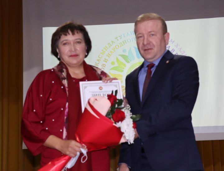 Главам двух сельских поселений Дрожжановского района вручили награды