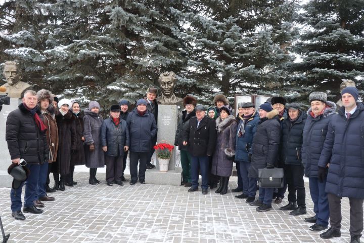 В Дрожжаном состоялся вечер памяти, посвященный 100-летию поэта-фронтовика Заки Нури