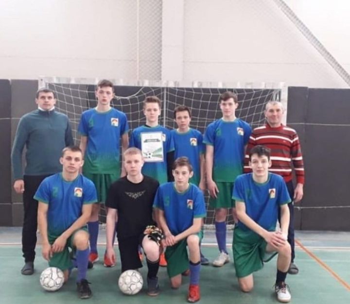 Дрожжановская футбольная команда юношей заняла 3 место