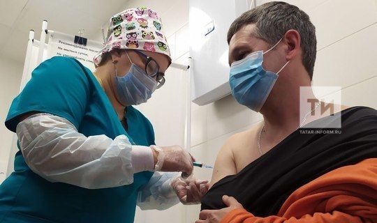 45-летний казанец стал 100-тысячным пациентом привитым от Covid-19