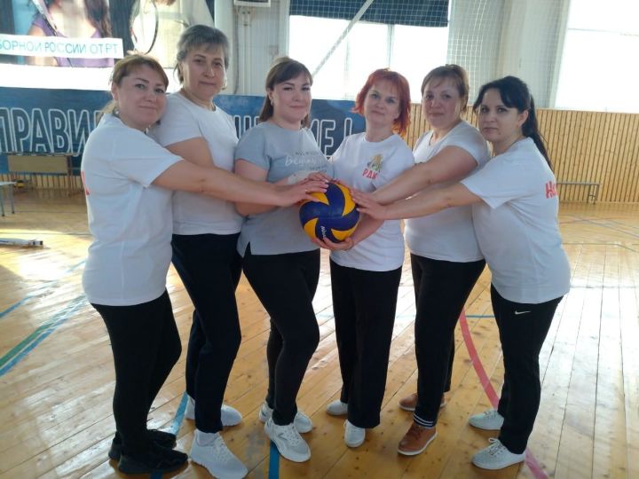 В Дрожжаном стартовал чемпионат по волейболу среди предприятий и учреждений
