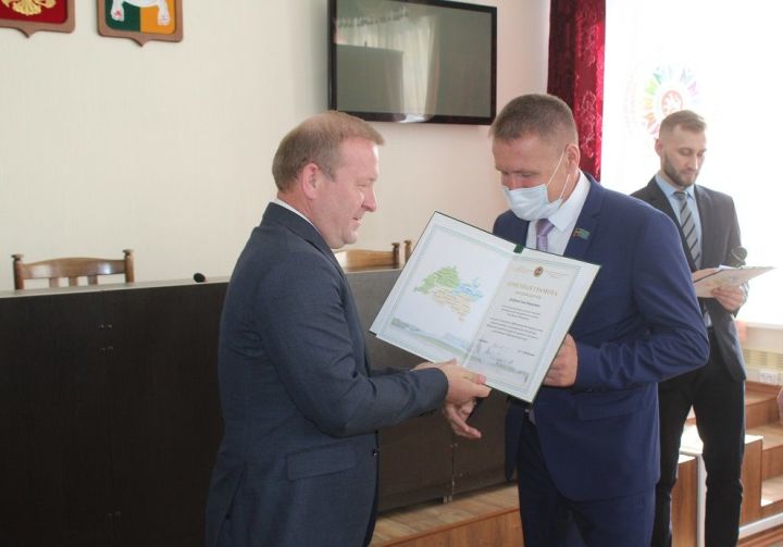 В Дрожжановском районе чествовали работников и ветеранов муниципальной службы