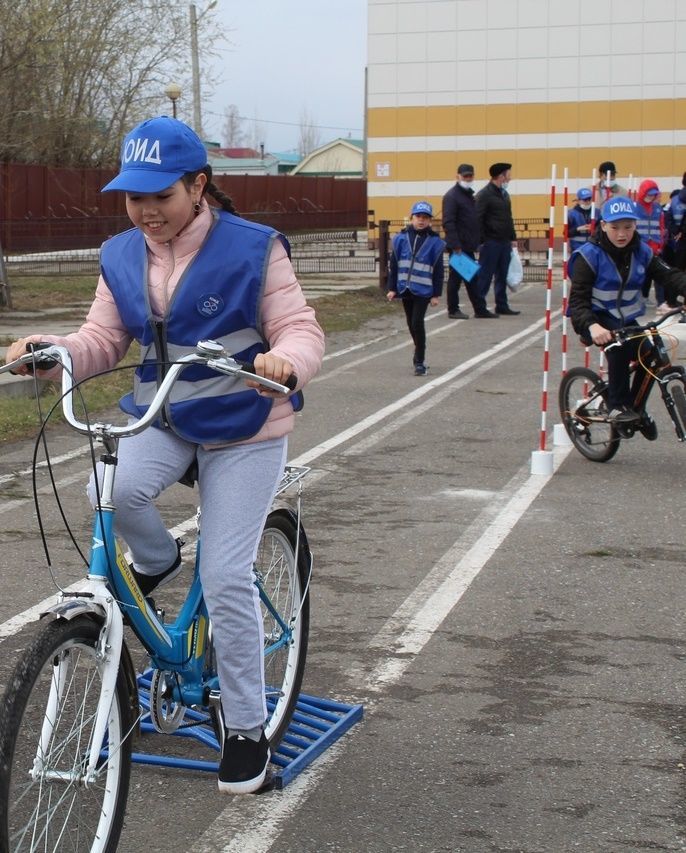 В Дрожжаном определили самую лучшую команду юных инспекторов