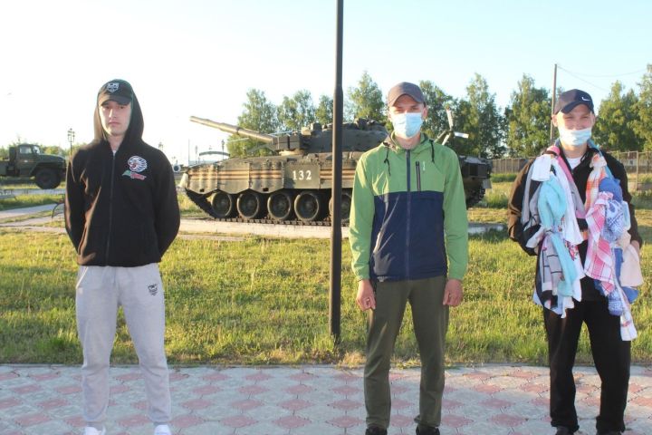 В Дрожжаном состоялась вторая отправка призывников  в ряды Вооруженных Сил РФ