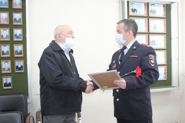 В отделе МВД РФ по Дрожжановскому району прошла встреча с сыном ветерана ВОВ