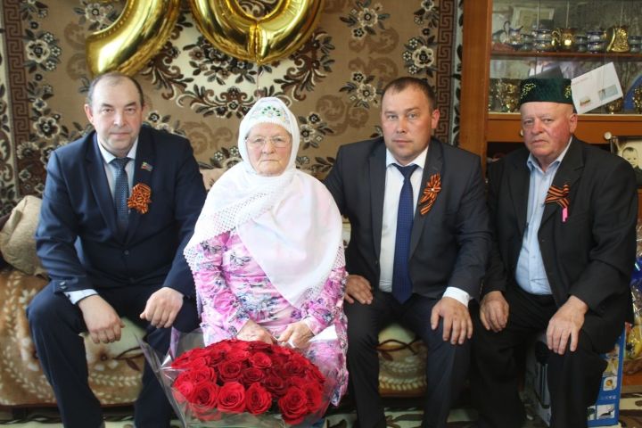 В преддверии дня Победы вдову участника ВОВ  в Дрожжаном поздравили с юбилеем