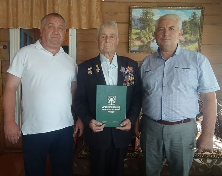 Почетный краевед Дрожжановского района Валентин Макаров отмечает 80-летие