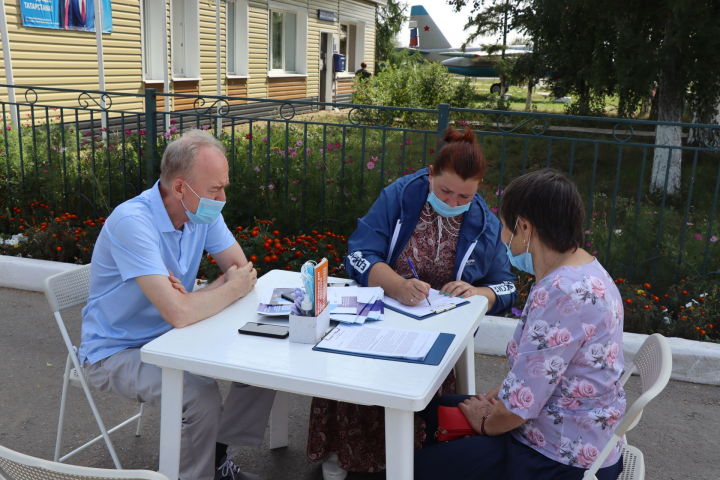 Мобильный приемный пункт партии «Единая Россия» прибыл в Дрожжановский район