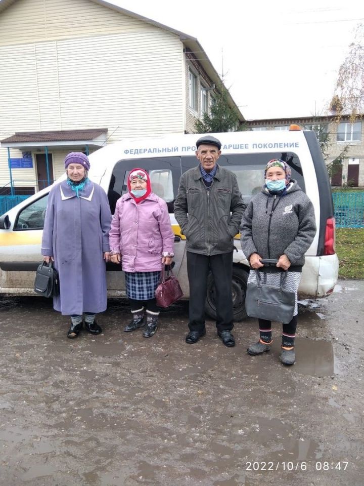 В Дрожжановском районе продолжается доставка граждан старше 65 лет для прохождения диспансеризации