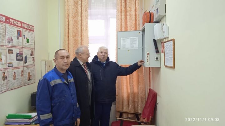 Шакир Ягудин в Дрожжаном ознакомился с организацией безопасности в образовательных учреждениях