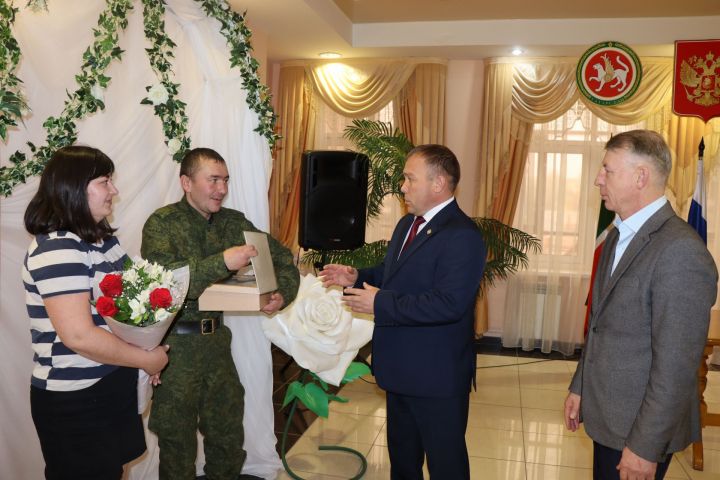Мобилизованные из Дрожжановского района активно вступают в брак