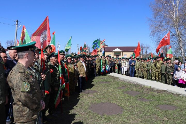 Монумент «Пограничникам всех поколений» открыли в селе Шланга Дрожжановского района