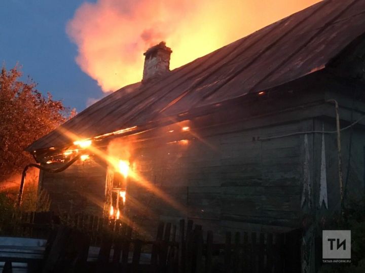 В ночном пожаре в Татарстане погибли двое мужчин