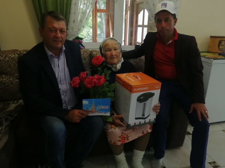 Долгожительницу из Дрожжановского района поздравили с юбилейной датой в Ульяновске