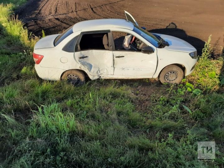 Один человек пострадал: в ДТП в Татарстане легковушка вылетела на главную дорогу и снесла внедорожник&nbsp;