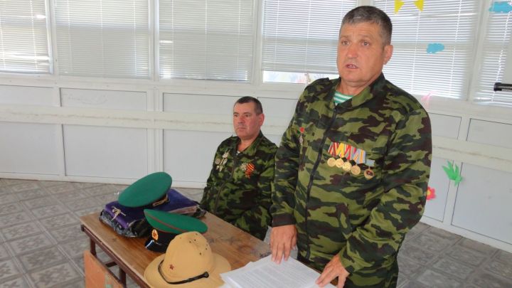 Ветераны пограничных войск Дрожжановского района провели в лагере «Чайка» урок мужества