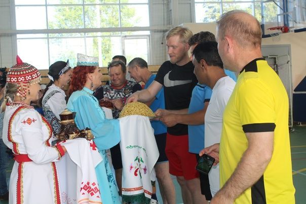 Ко дню Дрожжановского района прошел открытый межрегиональный турнир по бадминтону