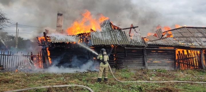 В Дрожжаном при пожаре 67-летний мужчина получил ожоги