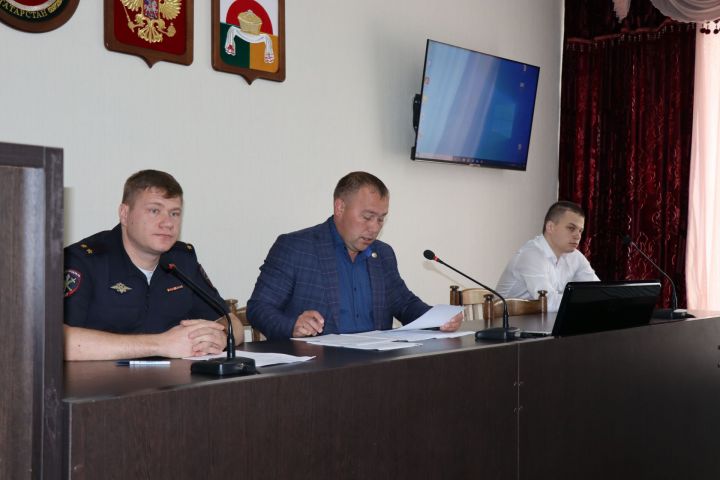 На расширенном заседании рассмотрели насущные вопросы по обеспечению БДД в Дрожжановском районе