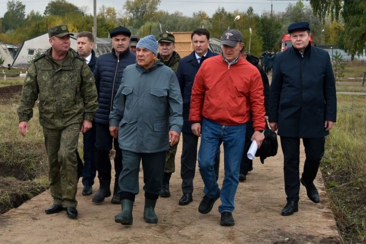 Палаточный лагерь для мобилизованных при Казанском танковом училище посетил Президент РТ