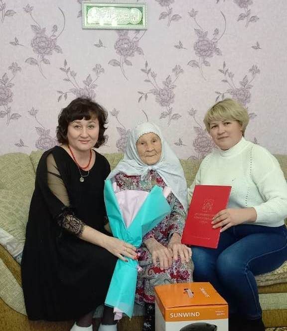 Долгожительницу из Дрожжановского района поздравили с 90-летием в Ульяновске