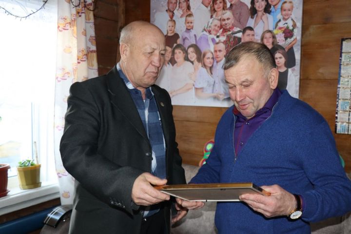 Владимир Кузнецов из села Матаки Дрожжановского района всю свою жизнь посвятил служению родной земле