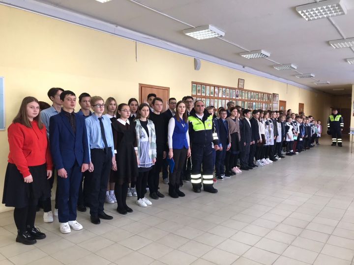 Инспектора ГИБДД Дрожжановского района посетили Новоильмовскую школу