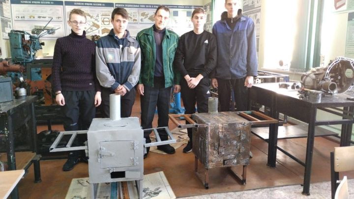 Студенты Дрожжановского техникума изготавливают полевые печи для бойцов СВО