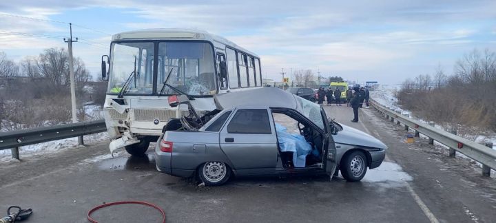 Смертельное ДТП в Татарстане: автобус с восемью пассажирами попал в аварию