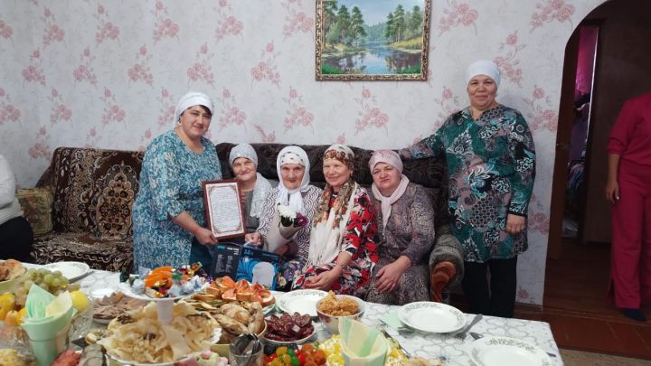 Жительницу Дрожжановского района РТ поздравили с 90-летием в Камско-Устьинском районе