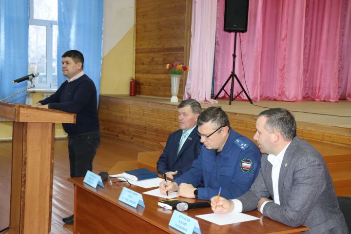 В селе Городище Дрожжановского района РТ состоялась встреча по вопросу трудоустройства