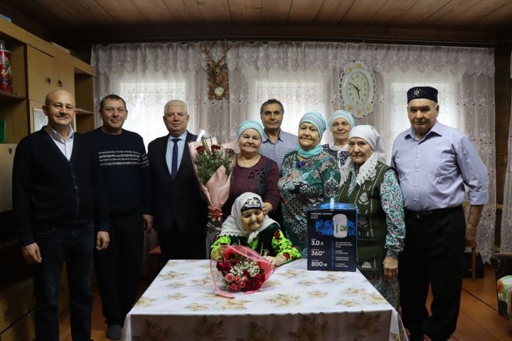 Зур Чынлы авылында яшәүче Адия Сафиулла кызы Басыйрова  95 яшьлек юбилеен билгеләп үтте