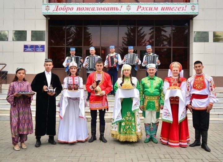 Глава  Дрожжановского района РТ Марат Гафаров поздравил с Днём народного единства