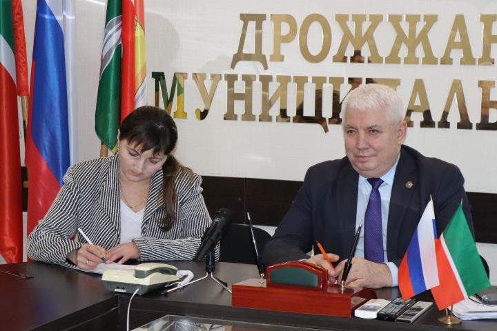 Руководители в Дрожжановском районе РТ оформили подписку на газеты «Туган як» и «Таван ен»