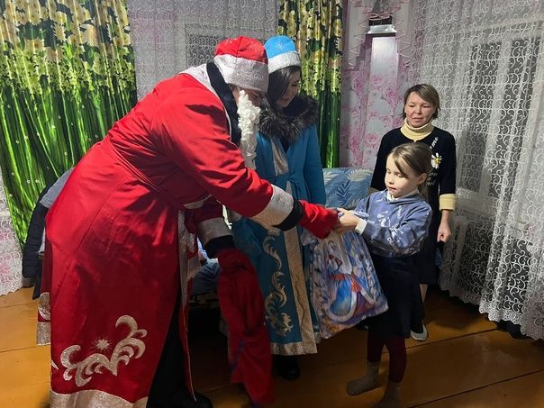 К дрожжановским детям пришёл «Полицейский Дед Мороз»
