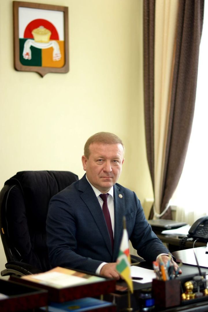 Чүпрәле район башлыгы Марат Гафаровтан  Яңа ел котлавы