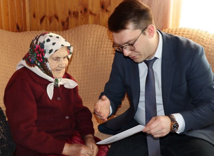 Долгожительница Дрожжановского района приняла поздравления в связи с 95-летием