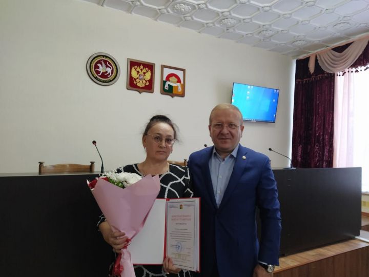 Сириня Сулейманова награждена Почетной Грамотой главы Дрожжановского района