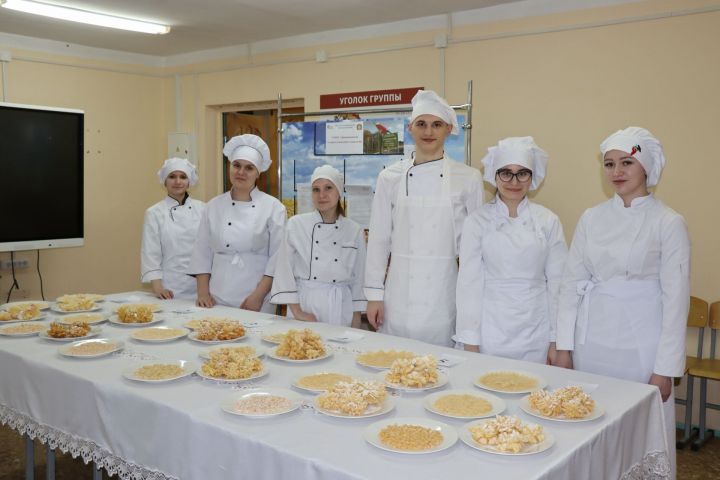 Чүпрәледә «Татар ашлары» пешекчелек осталыгы буенча республика конкурсы узды