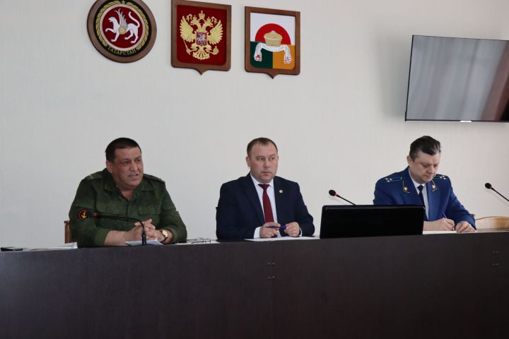 В Дрожжановском  районе провели совещание по вопросам весеннего призыва срочников