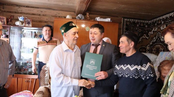 Свой 90-летний юбилей отметил житель села Старое Шаймурзино Тимерша Гизатуллин