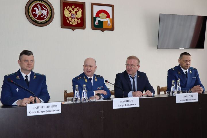 Прокурор Татарстана Илдус Нафиков провел ряд рабочих встреч в Дрожжановском районе