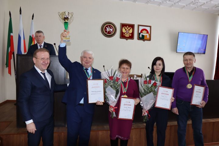 Марат Гафаров поздравил команду Дрожжановского района с победой на лыжных гонках
