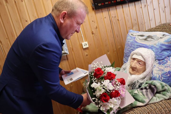 Жительница Дрожжановского района Сания Алимова отмечает вековой юбилей