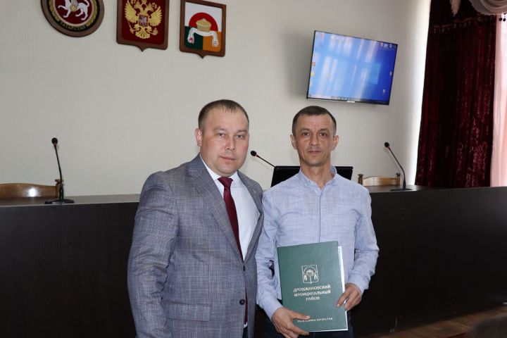 Работникам дорожной отрасли Дрожжановского района вручили награды