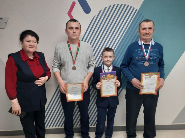 Семья Афанасьевых из села Чувашское Дрожжаное заняла третье место по шахматам