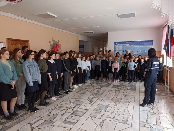 В преддверии летних каникул в школах Дрожжановского района проходят встречи с сотрудниками ГИБДД