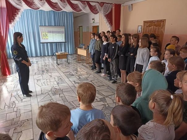В преддверии летних каникул в школах Дрожжановского района проходят встречи с сотрудниками ГИБДД