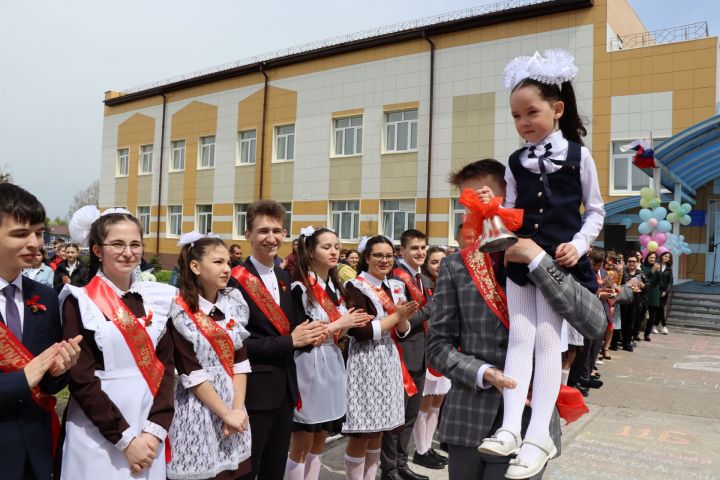 Когда уйдём со школьного двора: стали известны даты последних звонков в школах Татарстана