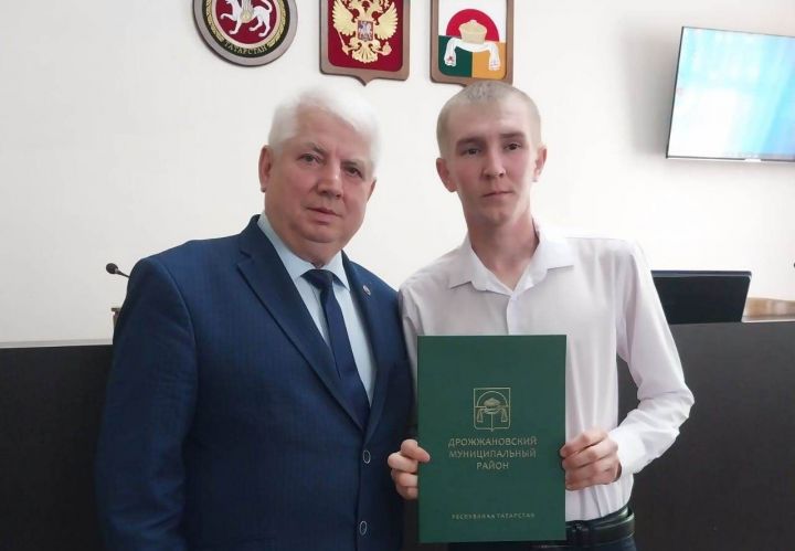 Работникам Дрожжановского районного узла электрической связи вручили Почетные Грамоты
